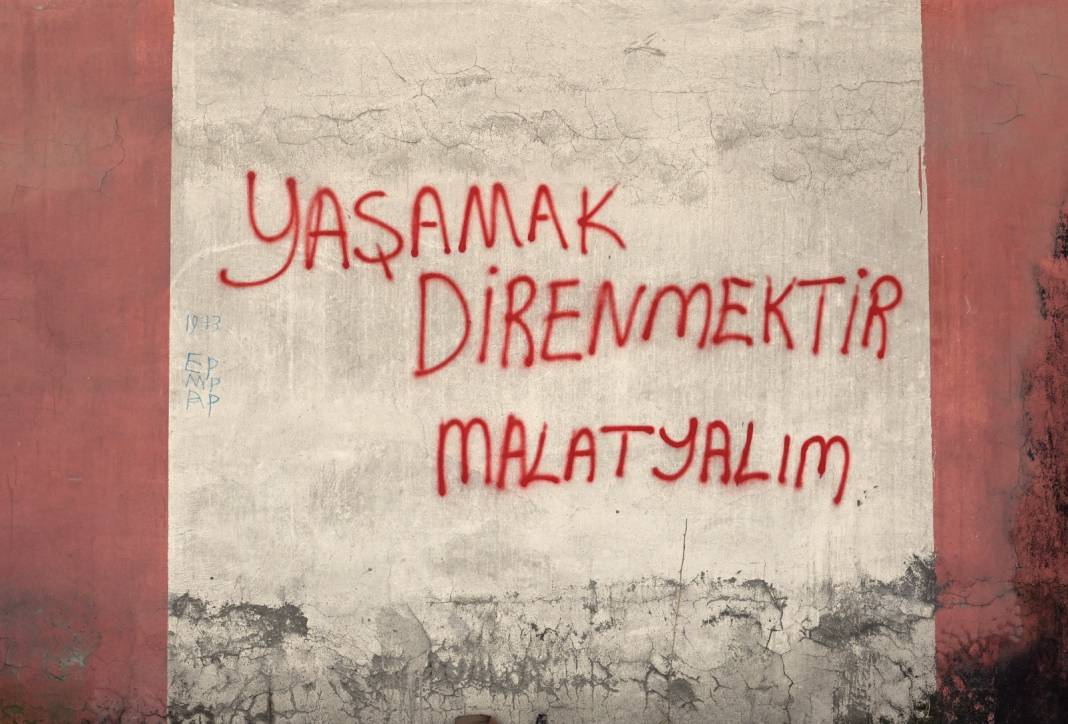 Hayalleri Yıkılan İnsanların Türkiye'yi Yasa Boğan Depremden Sonra Yazdıkları Duvar Yazıları Böyle Görüntülendi 1